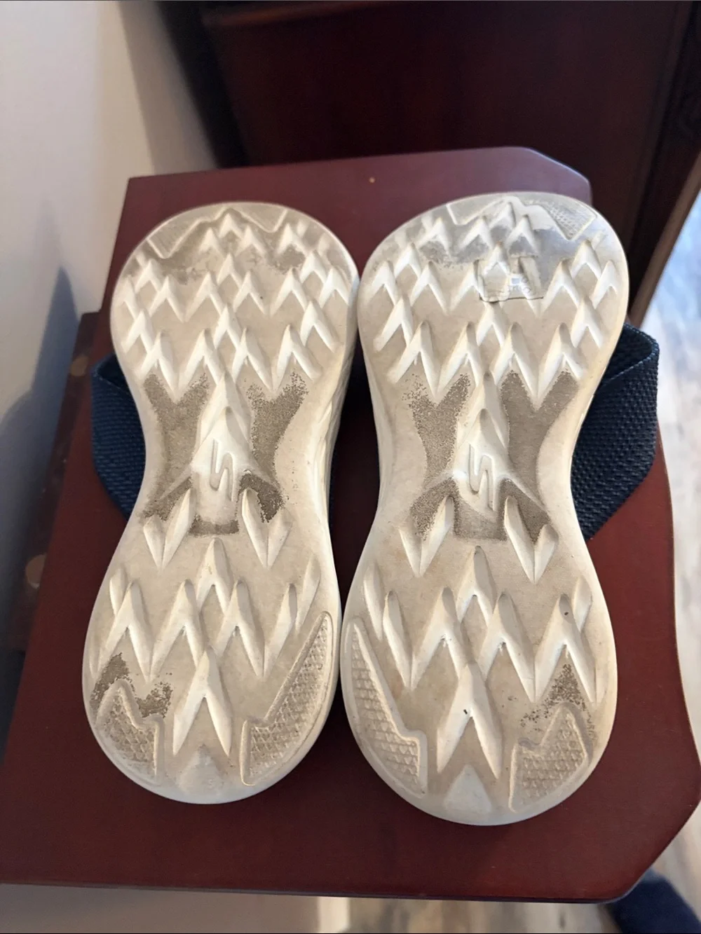 Skechers Men’s Navy and Black Goga Max Flip Flops
